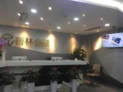 善林金融被調查現場直擊 警方連夜值守辦公區，金融信息咨詢行業再響警鐘